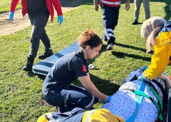 Trabzon'da düşme sonucu yaralanan kadın, helikopter ambulansla hastaneye ulaştırıldı