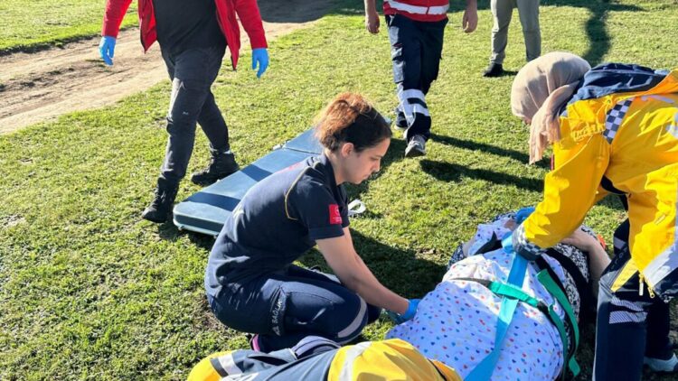 Trabzon'da düşme sonucu yaralanan kadın, helikopter ambulansla hastaneye ulaştırıldı