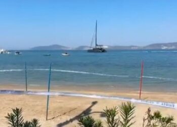Muğla'da halk plajı, deniz suyundaki kirlilik şüphesiyle tedbiren kapatıldı