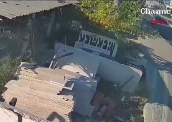 Refüje çarpan otomobil takla attı: 2 yaralı