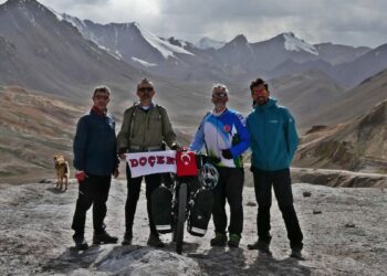 Pamir Otoyolu'nu 1 ayda tamamlayan ilk Türk bisiklet topluluğu oldular
