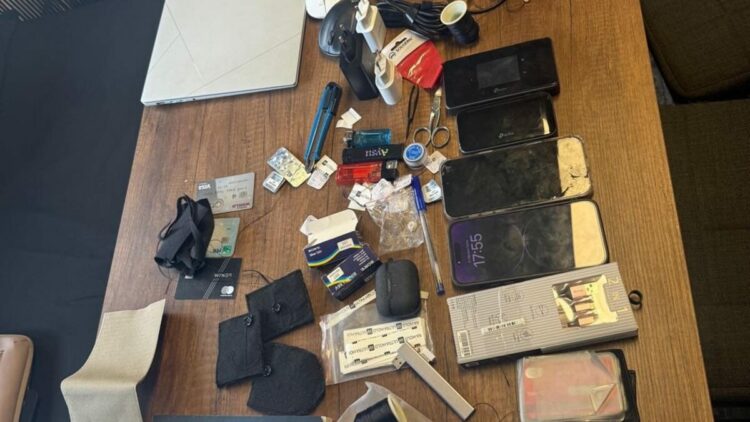 Garda bulunan çantadan kopya düzenekleri çıktı, öğretmen gözaltına alındı