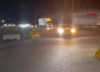 Otomobilin yakıt deposunda 6,5 kilo esrar ele geçirildi: 2 gözaltı
