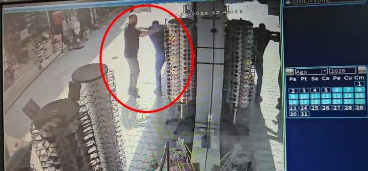 Nefes borusuna sakız kaçan kuryeyi Heimlich manevrasıyla kurtardı: o anlar kamerada