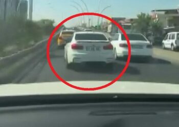 Trafikte otomobiliyle makas attı; o anlar kamerada
