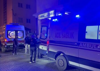 Hakkari'de düğün öncesi damat ve 2 yakını taşlı sopalı kavgada yaralandı
