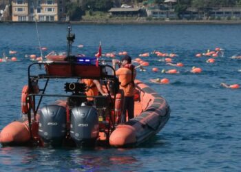 38’inci Boğaziçi Kıtalararası Yüzme Yarışı'nda Kanlıca'dan Kuruçeşme'ye kulaç attılar - 1