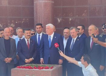 Dervişoğlu, Celal Bayar'ın mezarını ziyaret etti
