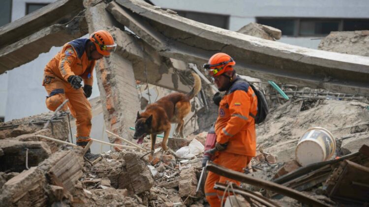 Kolombiya'daki 7.4 büyüklüğündeki depremde can kaybı 329'a yükseldi