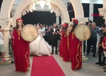 Damada düğünde altın yerine araç lastiği hediye etti