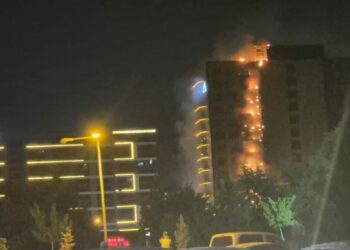 Diyarbakır’da plazada yangın; ekiplerin müdahalesi sürüyor