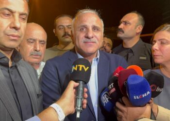 Diyarbakır’da plazada yangın; 5 kişi dumandan etkilendi