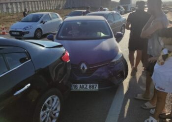 Balıkesir yolunda 5 araçlı zincirleme kaza: 1 yaralı