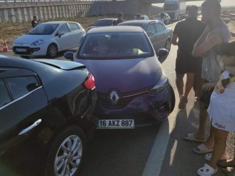 Balıkesir yolunda 5 araçlı zincirleme kaza: 1 yaralı