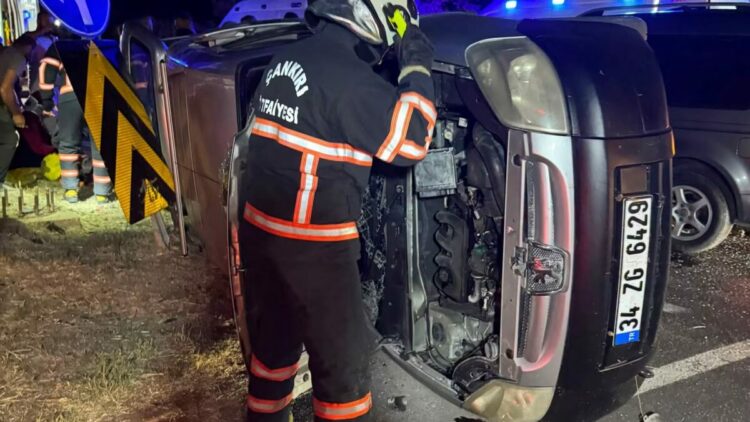 Çankırı'da iki hafif ticari aracın çarpıştığı kazada 9 kişi yaralandı