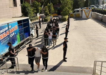 Eskişehir'de uyuşturucu operasyonu; 9 şüpheli adliyede