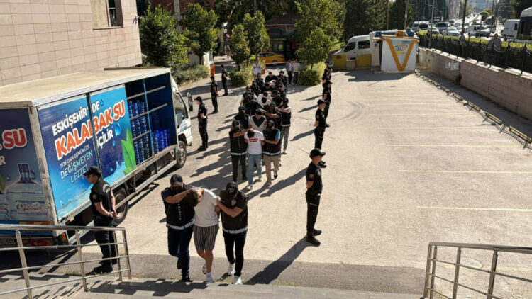 Eskişehir'de uyuşturucu operasyonu; 9 şüpheli adliyede