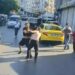 Zeytinburnu'nda taksiciler arasında yumruklu kavga kamerada