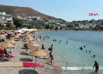Bodrum'da hava sıcaklığı 40 dereceyi aştı, sahillerde yoğunluk yaşandı