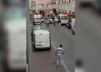 Komşuların keserli, yumruklu kavgası kamerada