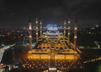 Mevlit Kandili Çamlıca ve Eyüpsultan'da idrak edildi