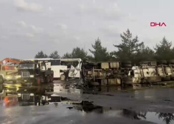 Kayseri'de yolcu otobüsü ile akaryakıt tankeri çarpıştı; 2’si ağır 35 yaralı