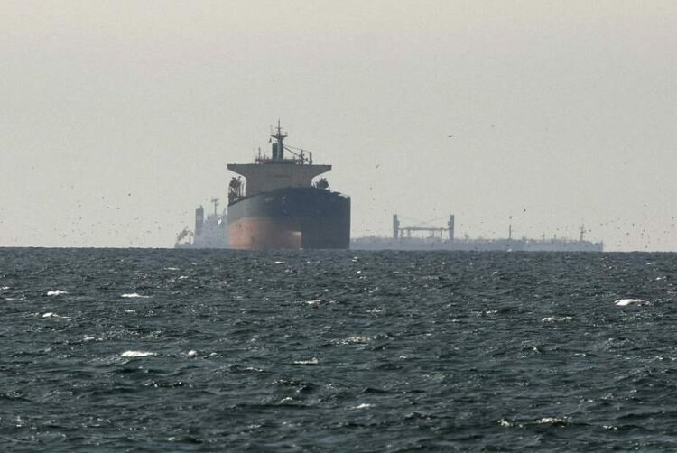 Umman açıklarında petrol tankeri vuruldu