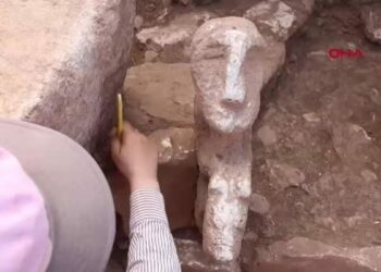 Karahantepe kazılarında 11 bin yıllık kompozit heykel gün yüzüne çıkarıldı