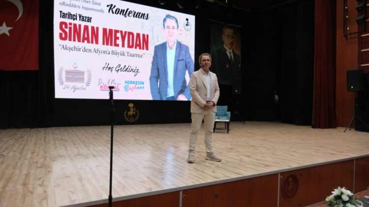 Tarihçi Sinan Meydan Akşehir’de Büyük Taarruz’u anlattı