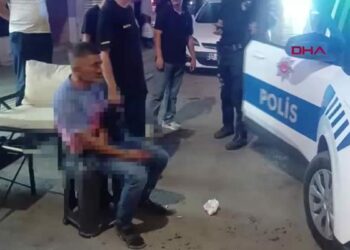 'Kaldırımda yayaların 'yol vermeme' kavgası: 1 yaralı