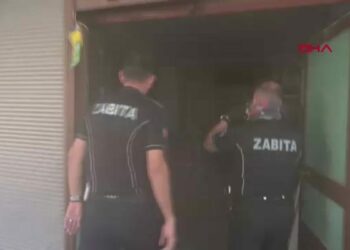 Kepez'de gıda deposuna denetim; 152 kilo et ve 20 bidon turşuya el konuldu
