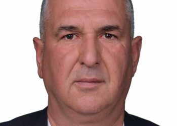 Eski muhtar, komşusu tarafından öldürüldü
