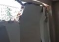 Avcılar’da koltukta uzandığı sırada iş makinesi dairenin duvarını yıktı