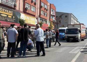 Yaya geçidinde otomobilin çarptığı yaya yaralandı