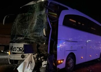 Şanlıurfa'da iki yolcu otobüsü çarpıştı: 13 yaralı
