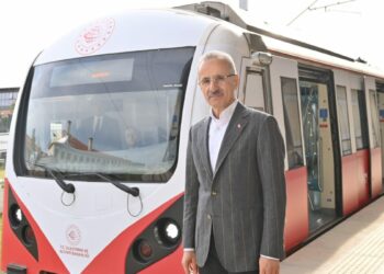 Bakan Uraloğlu: 30 Ağustos'ta bakanlığa bağlı kent içi raylı sistemler ücretsiz olacak