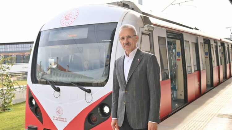 Bakan Uraloğlu: 30 Ağustos'ta bakanlığa bağlı kent içi raylı sistemler ücretsiz olacak