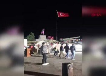 Dağcı sporculardan Kocatepe’ye Zafer yürüyüşü