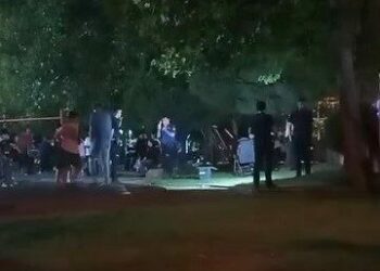 Sultangazi’de bebeğiyle parka çıkan kadın pusette silah buldu