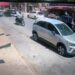 Ümraniye'de cipin çarptığı otomobil sürücüsü yaralandı; çocuğunu motokurye bir an olsun bırakmadı