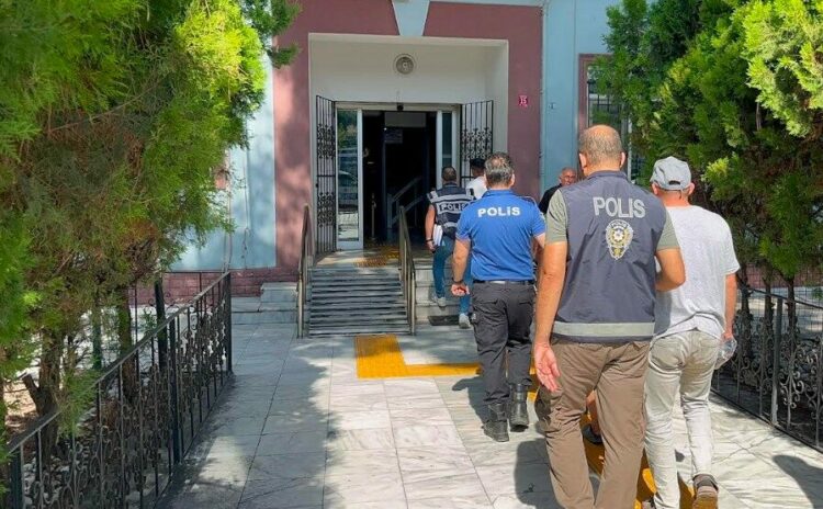 WhatsApp grubundan polis ve jandarma uygulama noktalarını paylaşan 7 şüpheli yakalandı
