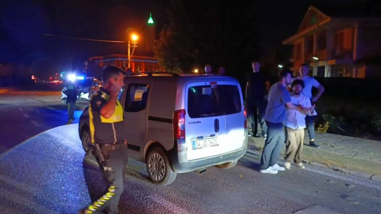Bursa'da hafif ticari araç kaldırıma çarptı: 1 yaralı