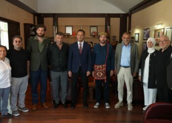 Havai fişekle evi yanan ressama Kasımpaşa Spor Kulübü'nden destek