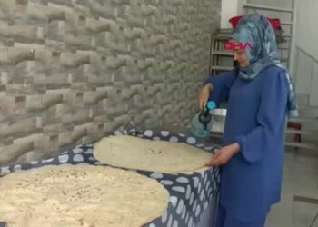 Açtığı iş yerinde yöresel yemekler yapıp 3 kızını üniversitede okutuyor
