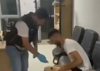 Protez bacağından 830 gram metamfetamin çıktı