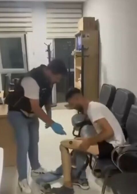 Protez bacağından 830 gram metamfetamin çıktı