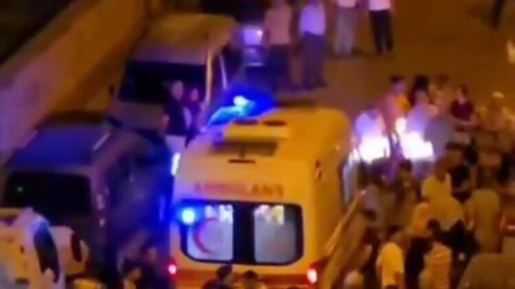 Caddede silahlı saldırıya uğrayan kadın ağır yaralandı