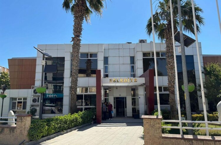 Seferihisar Belediyesi soruşturmasında 2 şüpheliye gözaltı