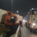 Çekmeköy'de yağış nedeniyle kayganlaşan yolda TIR bariyere çarptı