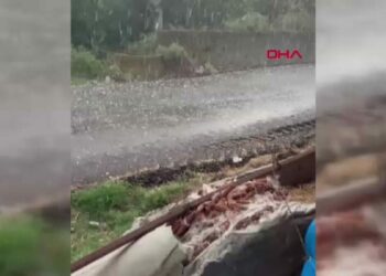 Osmaniye'de yumurta büyüklüğünde dolu yağdı